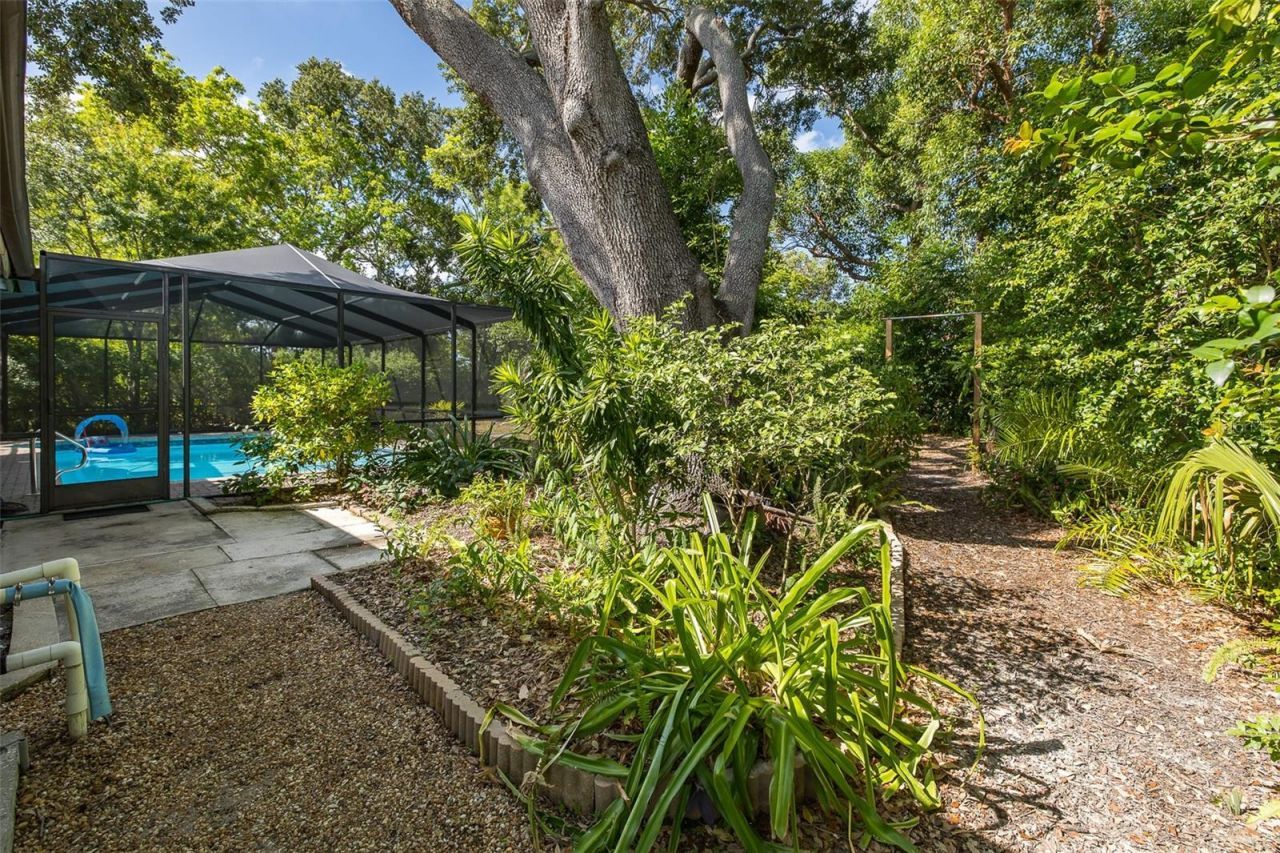 8120 Canterbury Circle, Seminole, FL 33777 Photo