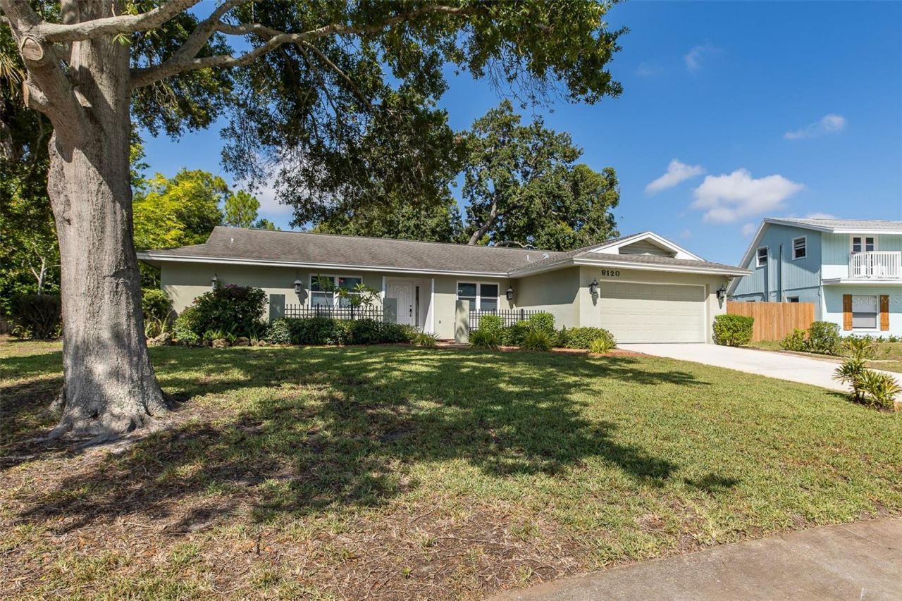 8120 Canterbury Circle, Seminole, FL 33777 Photo