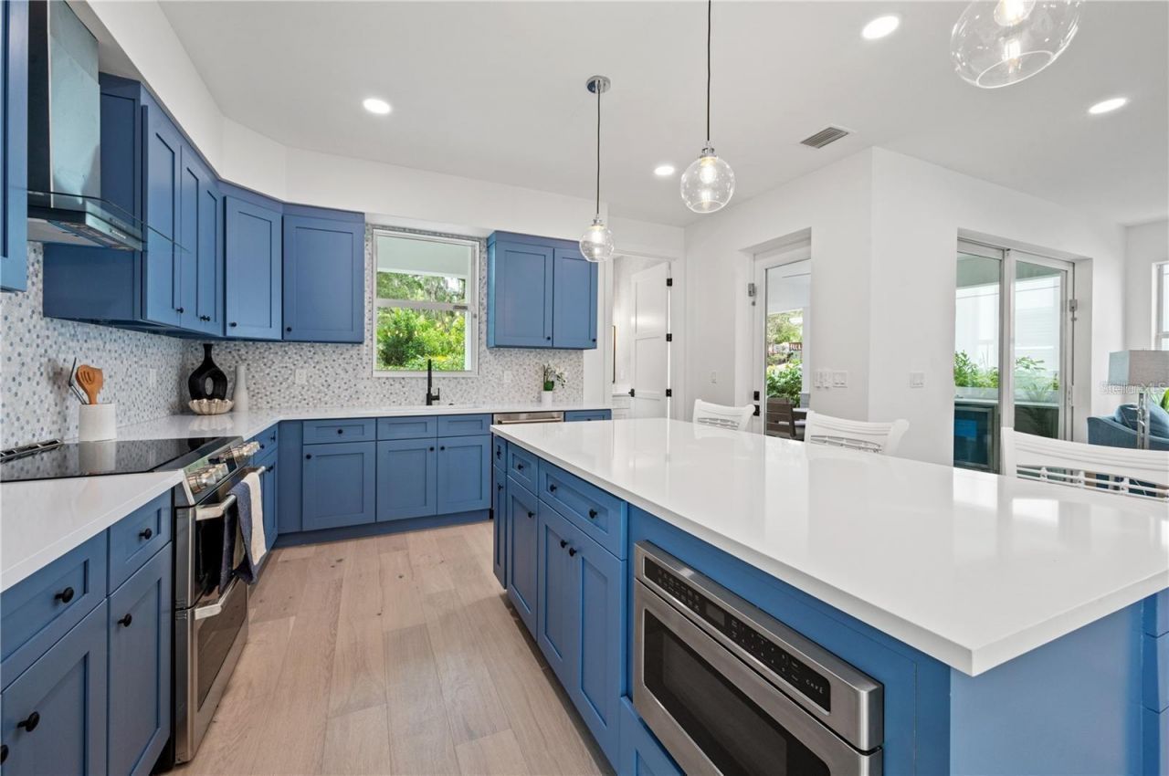 1647 Siesta Drive, Sarasota, FL 34239 Photo
