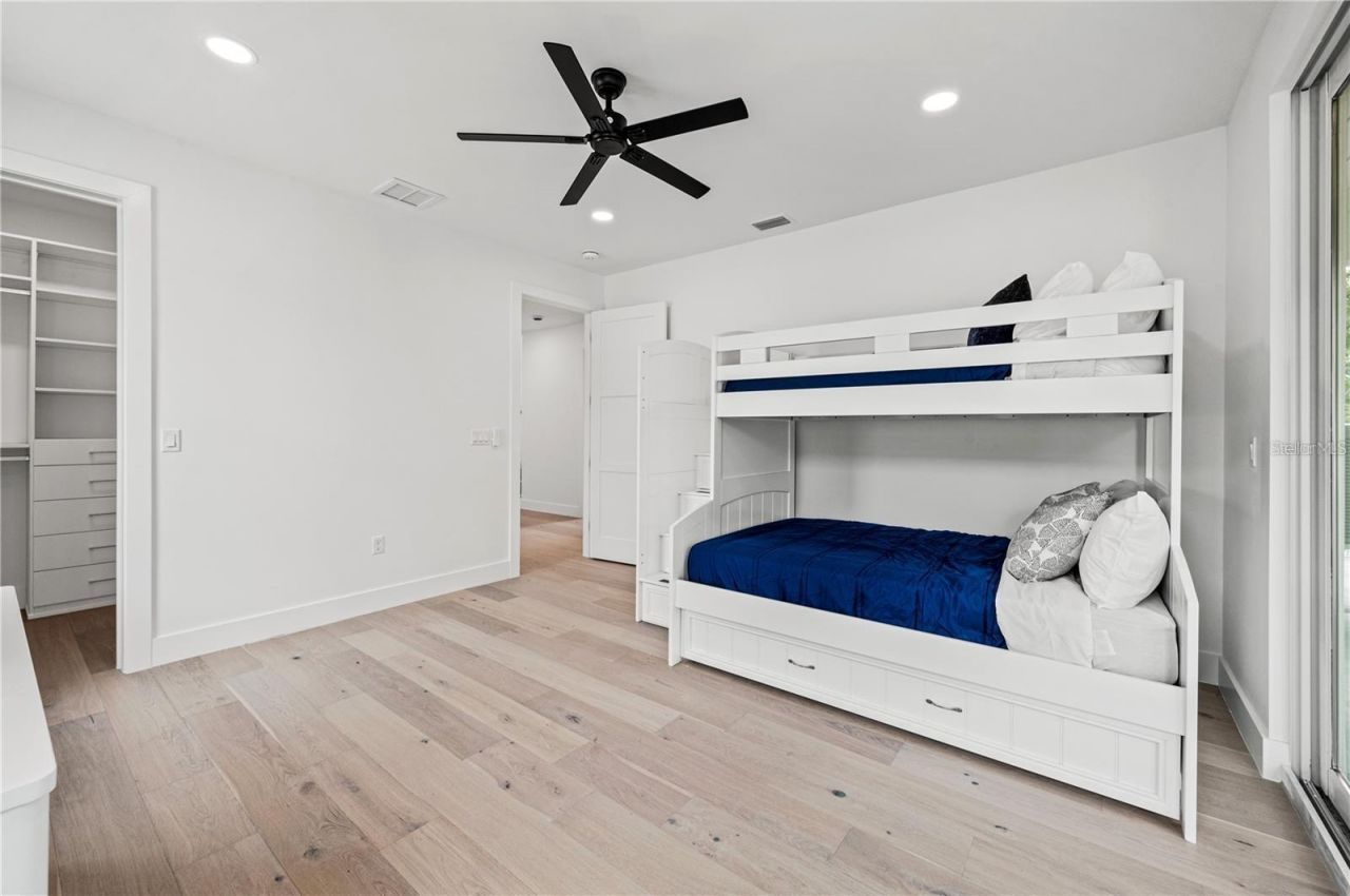 1647 Siesta Drive, Sarasota, FL 34239 Photo