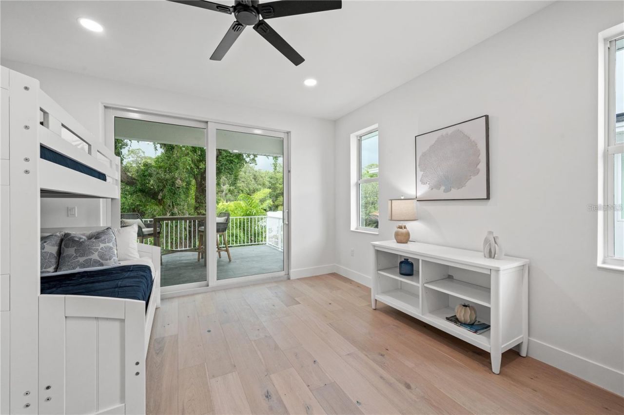 1647 Siesta Drive, Sarasota, FL 34239 Photo