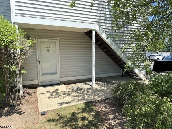 149 Mockingbird Ct, Readington, NJ 08887