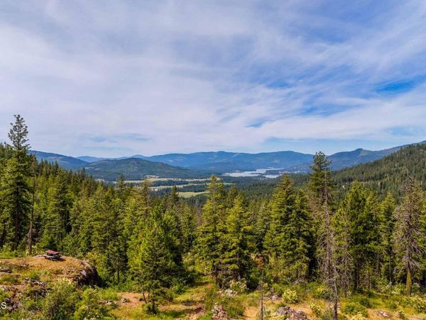 911 Otts Rd , Sagle, ID 83860