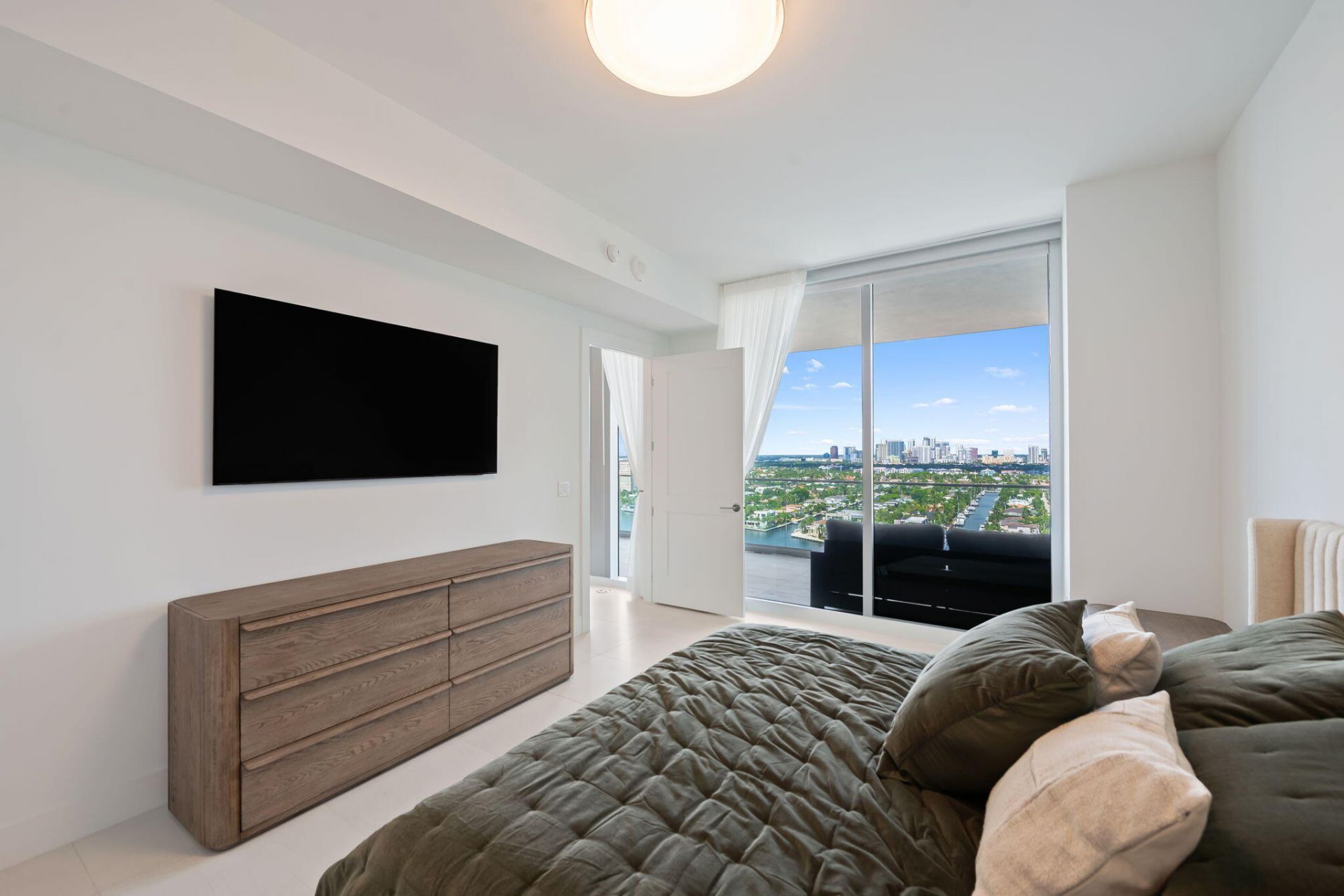 153 N Seabreeze Boulevard, Unit #1903, Fort Lauderdale, FL 33304 Photo