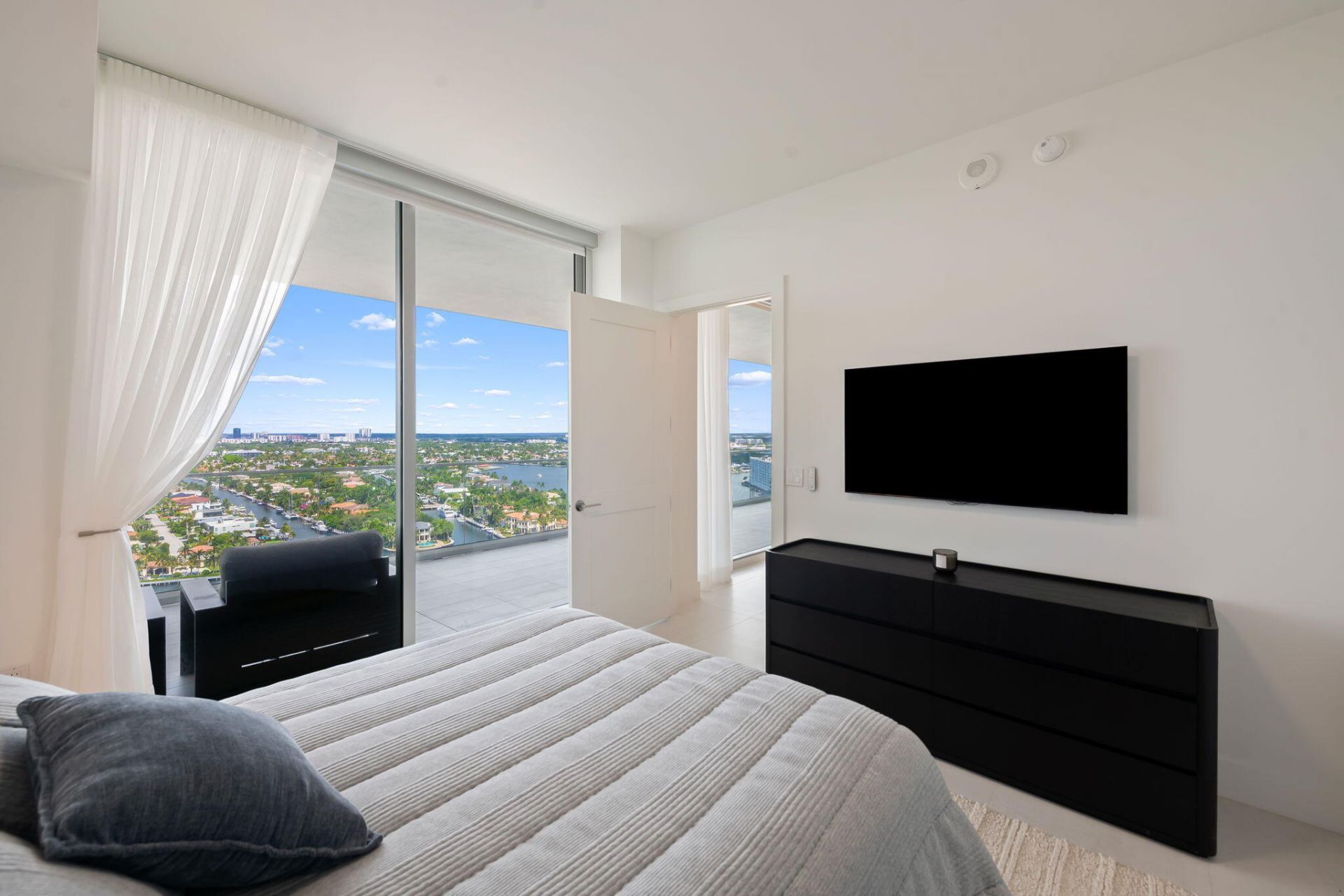 153 N Seabreeze Boulevard, Unit #1903, Fort Lauderdale, FL 33304 Photo