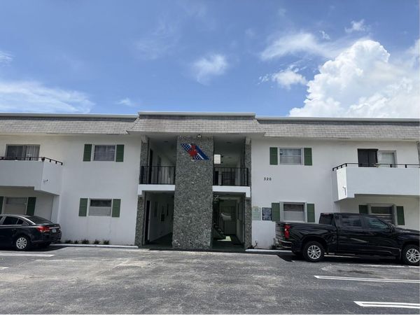 320 SW 1st Street, Unit D-4, Pompano Beach, FL 33060