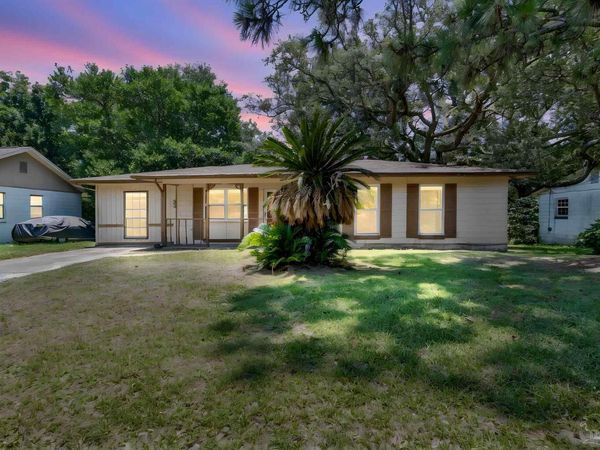 905 Lagoon Dr, Pensacola, FL 32505