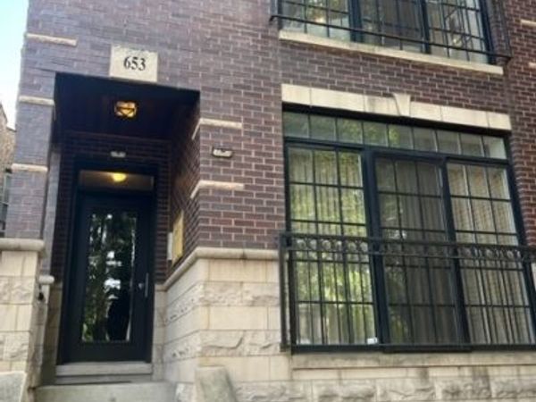 653 W Belmont Avenue , Unit 1, Chicago, IL 60657