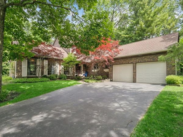 213 Ascot Court , Lake Bluff, IL 60044