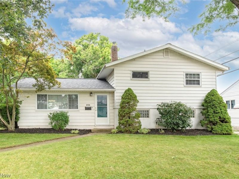 6526 Stonecrest Drive, Brook Park, OH 44142 Photo 1