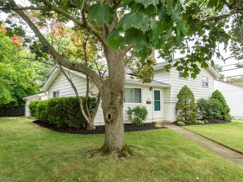 6526 Stonecrest Drive, Brook Park, OH 44142 Photo 2