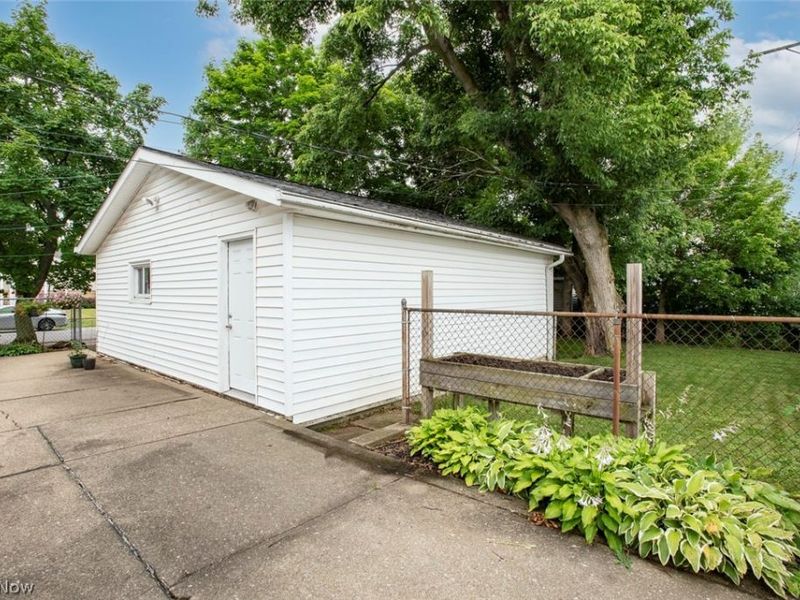6526 Stonecrest Drive, Brook Park, OH 44142 Photo 37