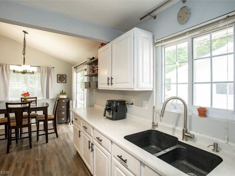 6526 Stonecrest Drive, Brook Park, OH 44142 Photo 9