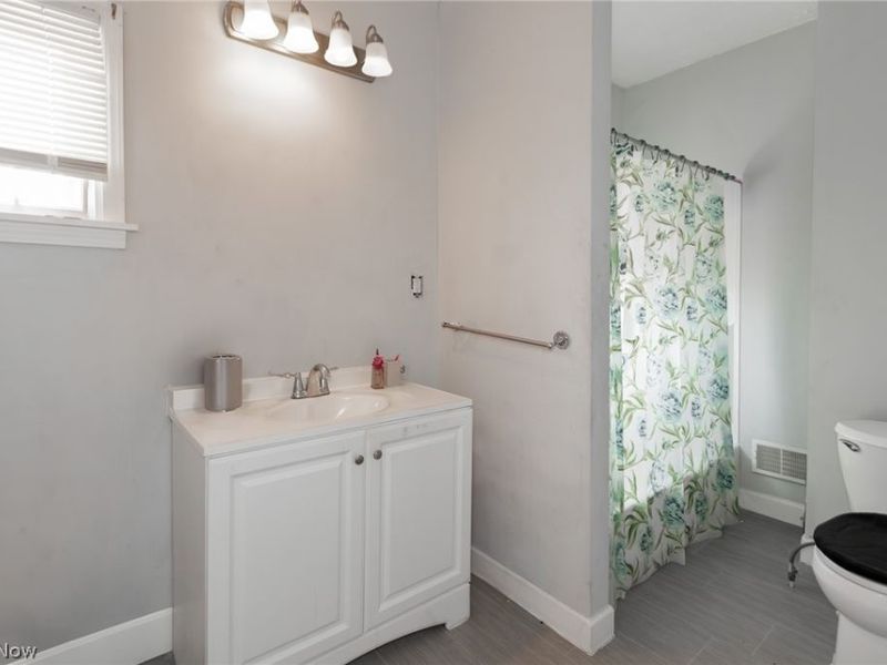 10302 Manor Avenue, Cleveland, OH 44104 Photo 25