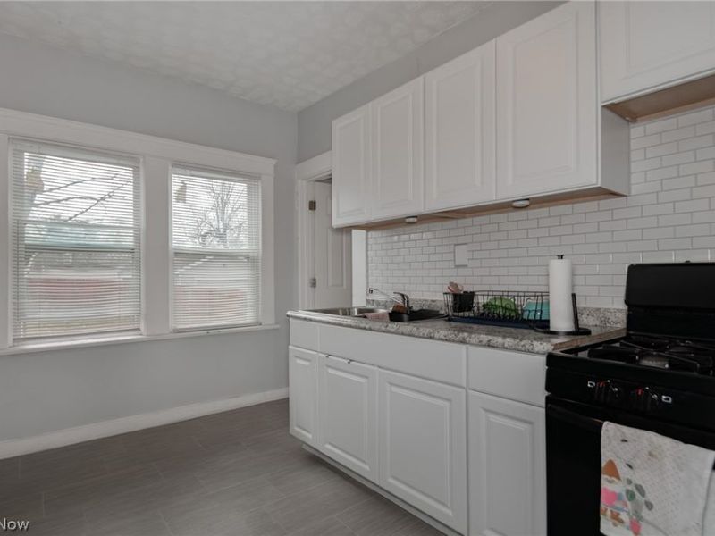 10302 Manor Avenue, Cleveland, OH 44104 Photo 9