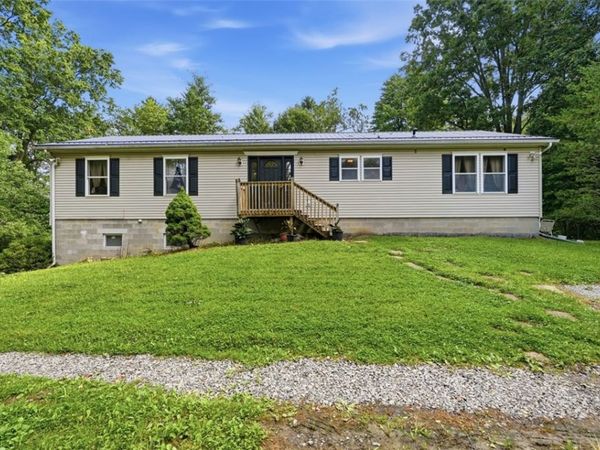 163 Constitution Ave, Cabot, PA 16023