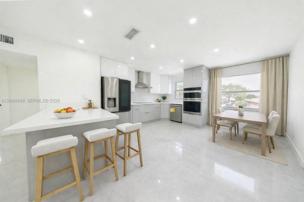 2458 Polk St , Unit 201, Hollywood, FL 33020 Photo