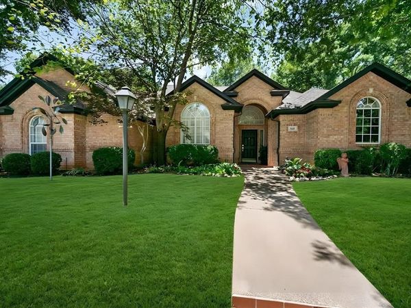 8337 Thornhill Drive, North Richland Hills, TX 76182