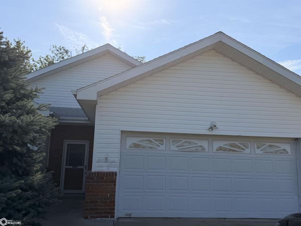 1001 Cherry Hills Drive, Shenandoah, IA 51601