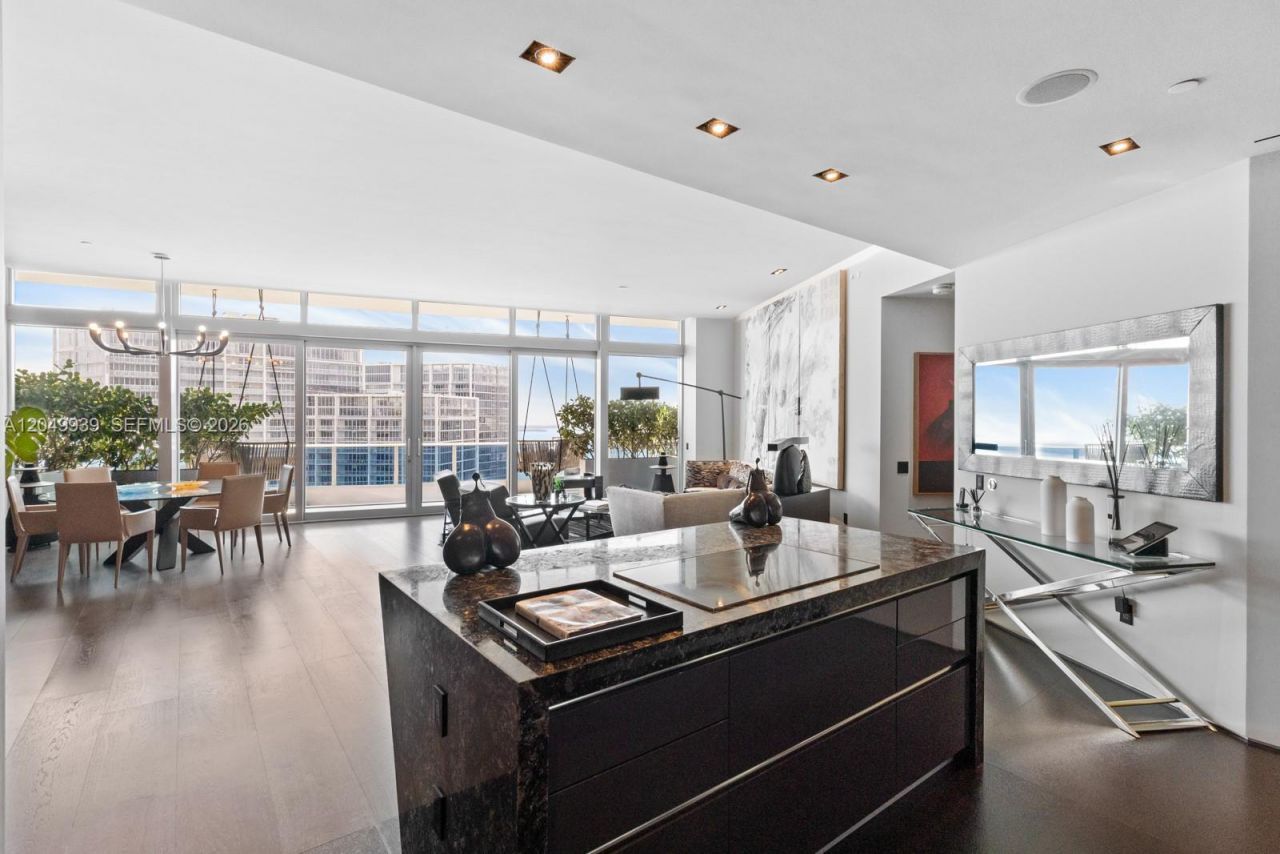 200 Biscayne Boulevard Way, Unit PH-5404, Miami, FL 33131 Photo