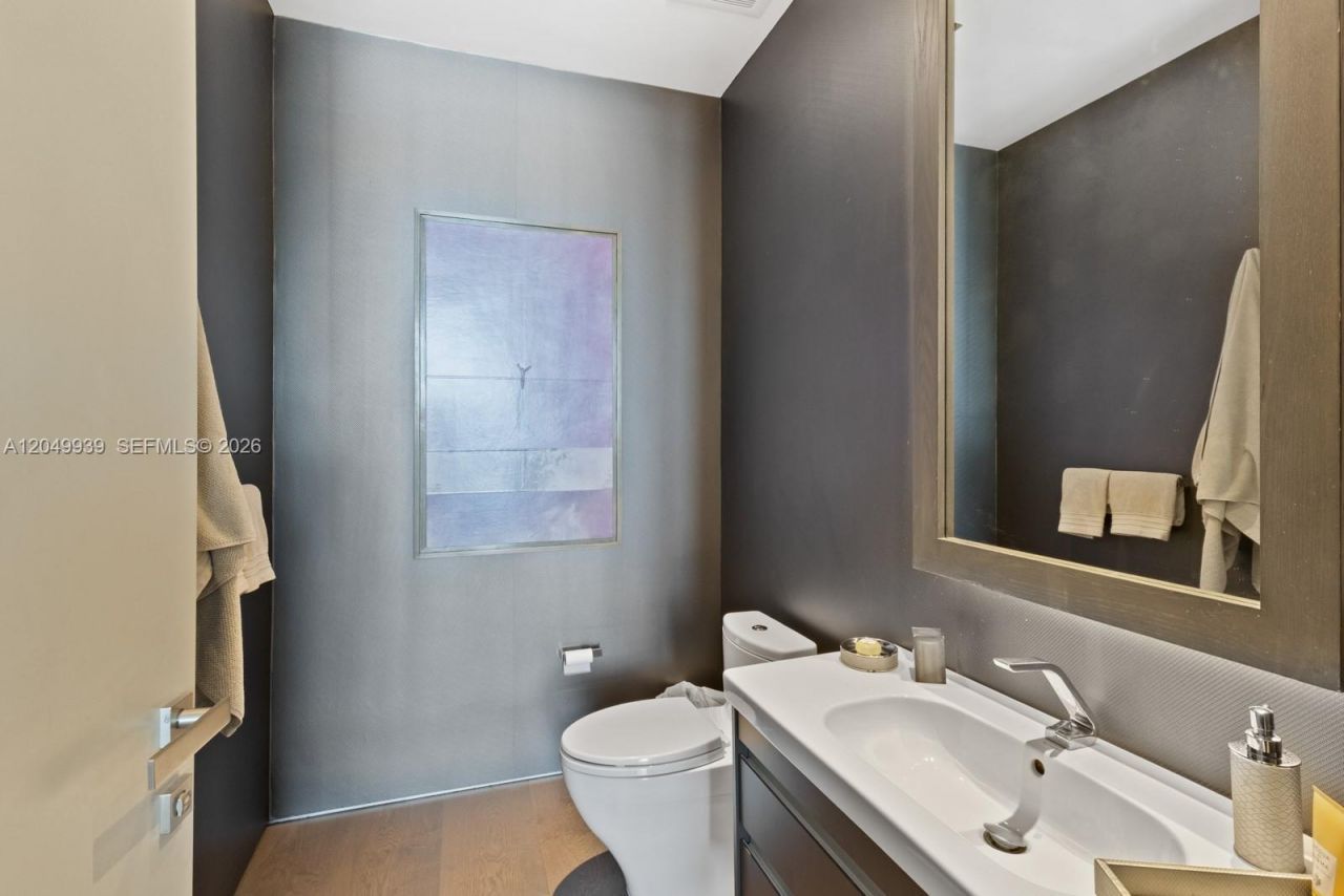 200 Biscayne Boulevard Way, Unit PH-5404, Miami, FL 33131 Photo