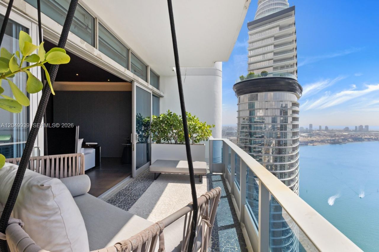200 Biscayne Boulevard Way, Unit PH-5404, Miami, FL 33131 Photo