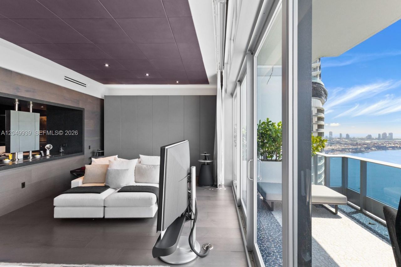 200 Biscayne Boulevard Way, Unit PH-5404, Miami, FL 33131 Photo