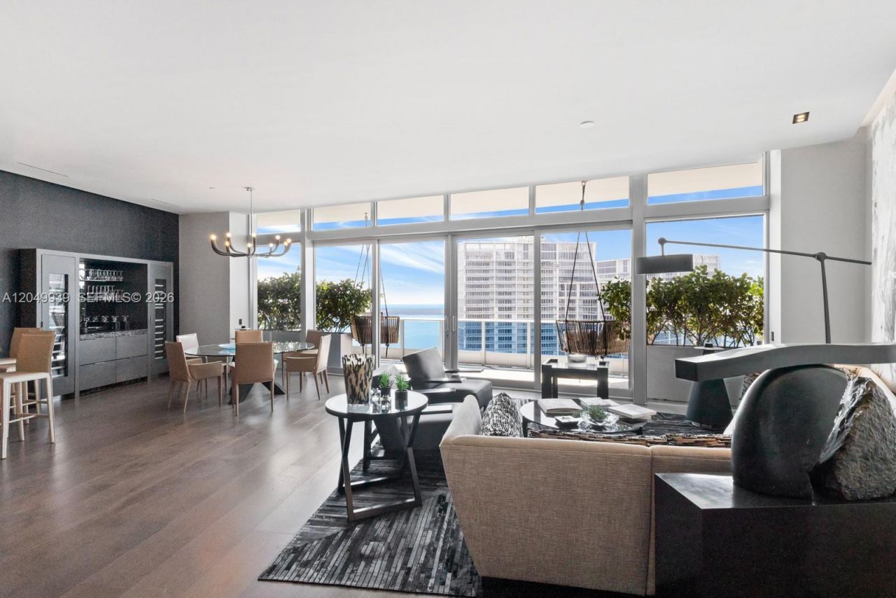 200 Biscayne Boulevard Way, Unit PH-5404, Miami, FL 33131 Photo