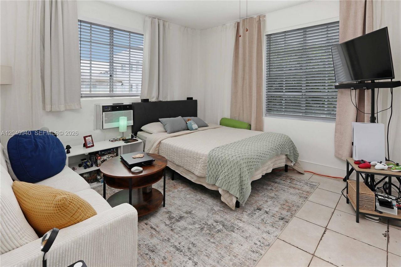 1563 SW 2nd St , Miami, FL 33135 Photo