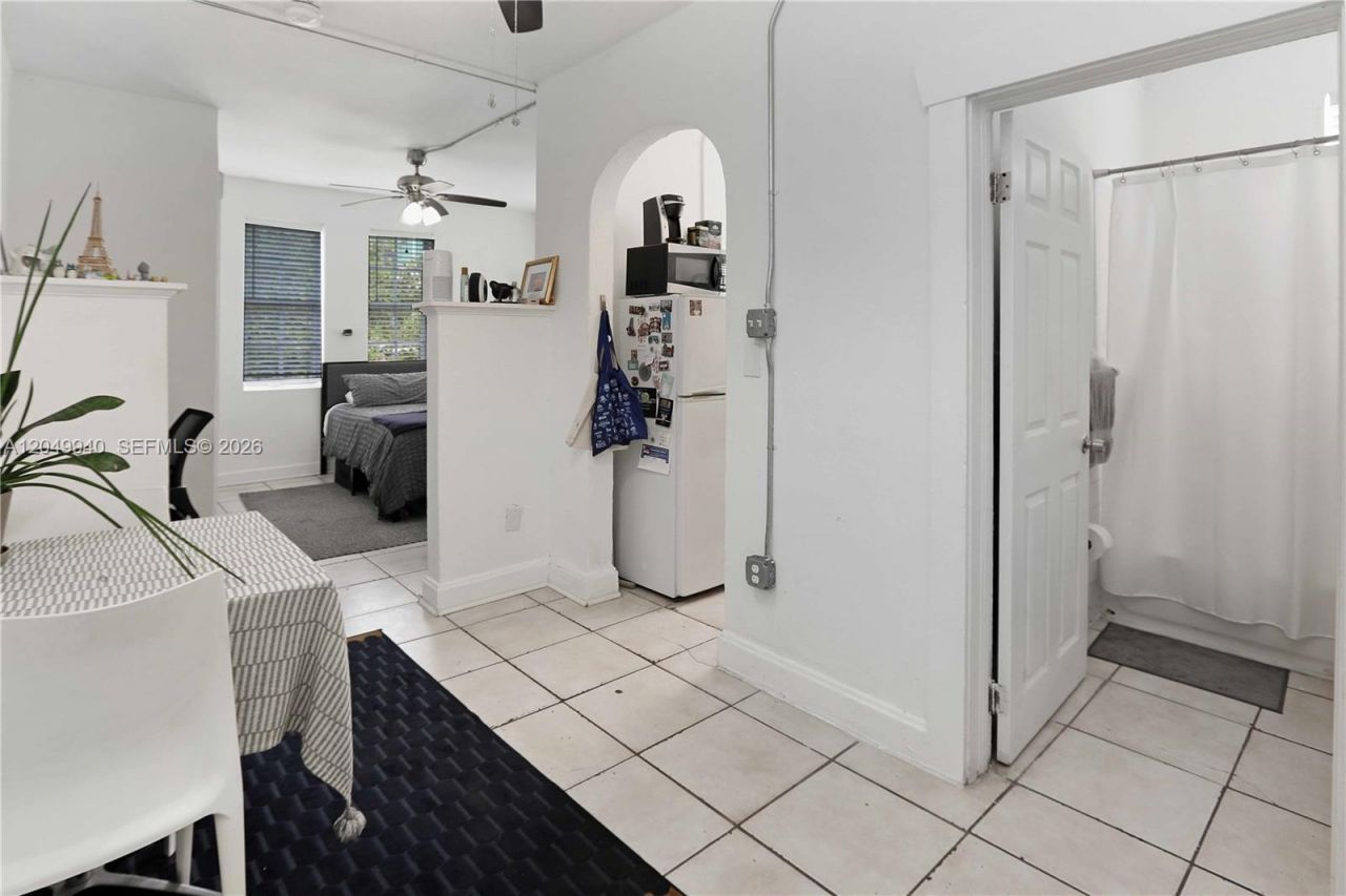 1563 SW 2nd St , Miami, FL 33135 Photo