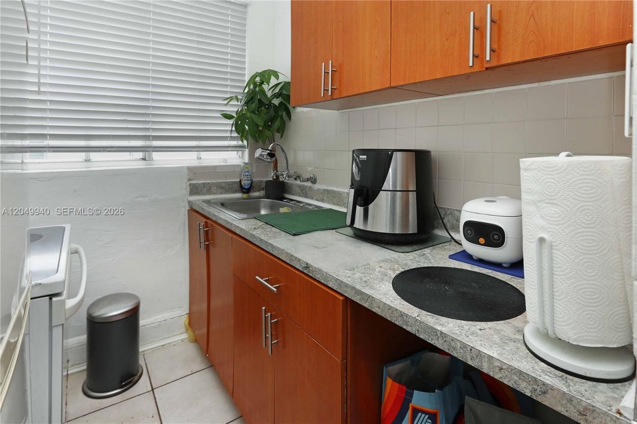 1563 SW 2nd St , Miami, FL 33135 Photo