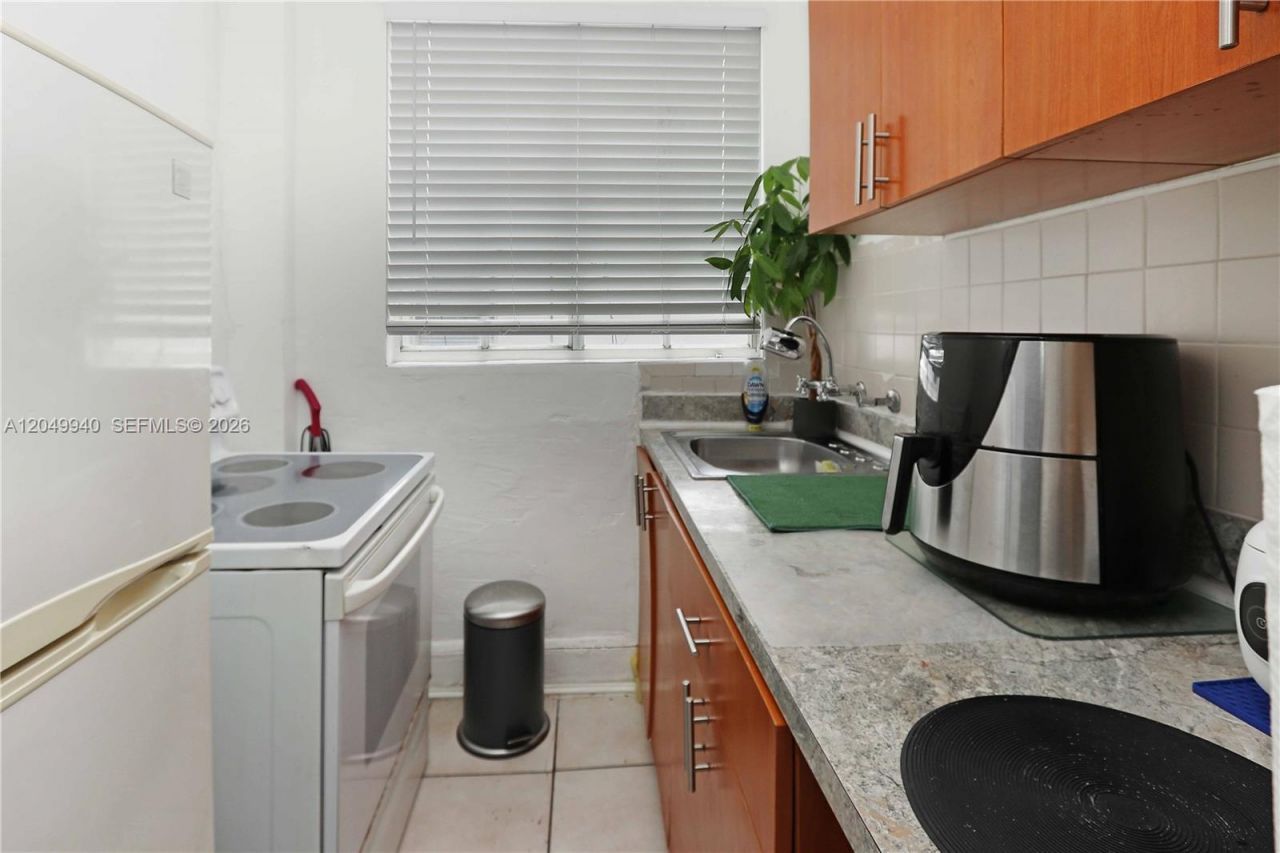 1563 SW 2nd St , Miami, FL 33135 Photo