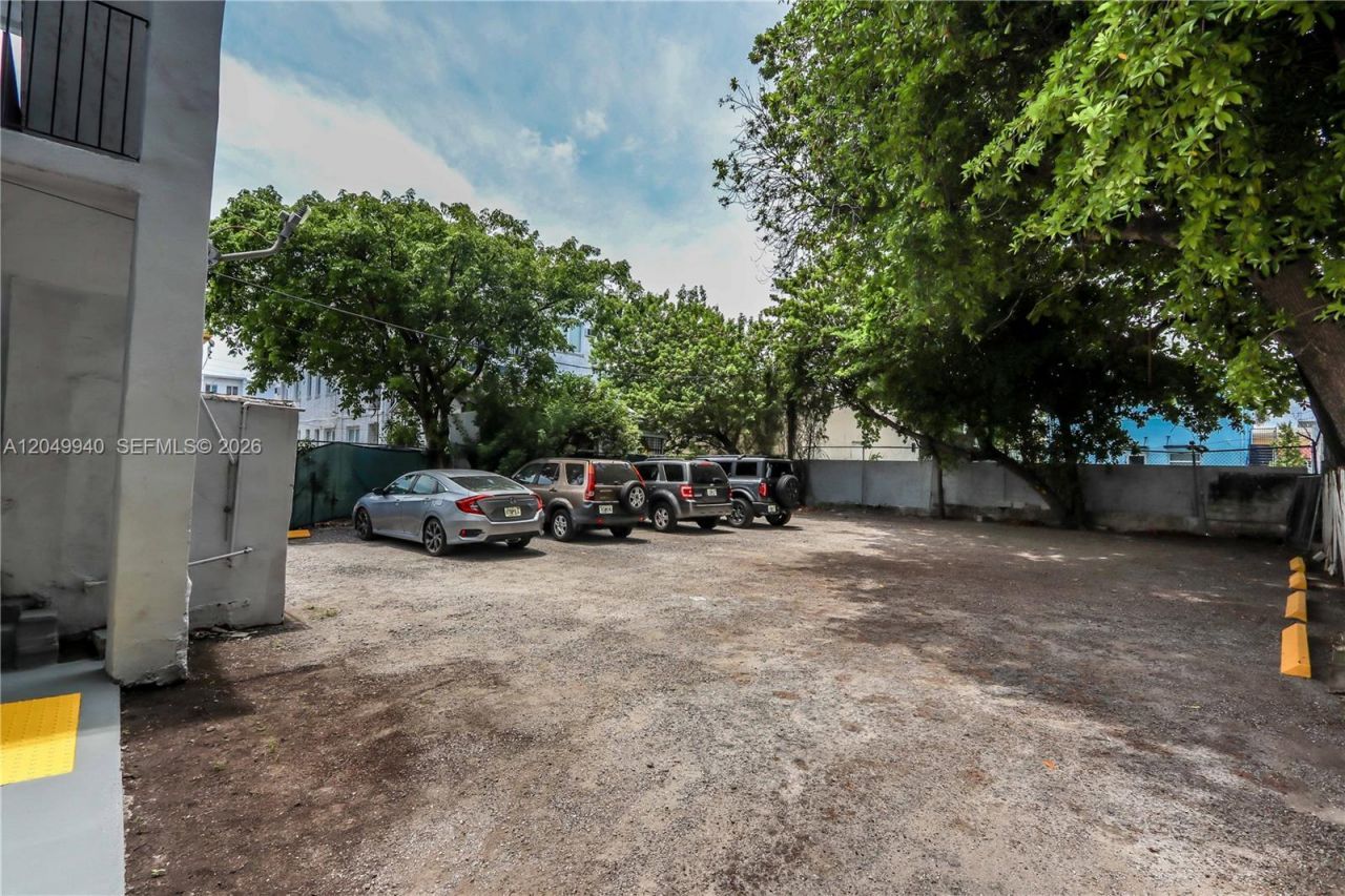 1563 SW 2nd St , Miami, FL 33135 Photo