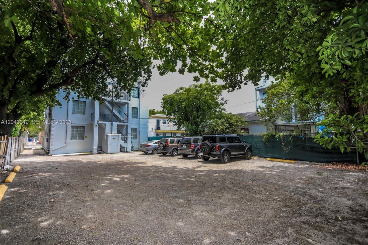 1563 SW 2nd St , Miami, FL 33135 Photo