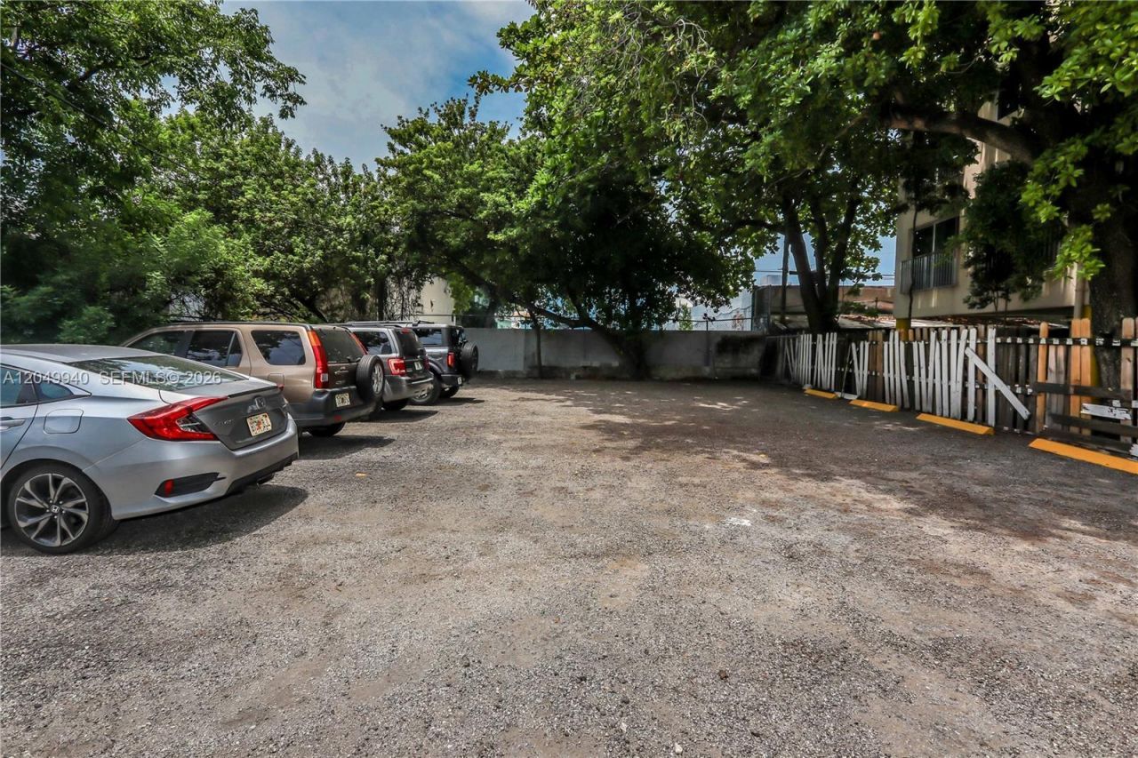 1563 SW 2nd St , Miami, FL 33135 Photo