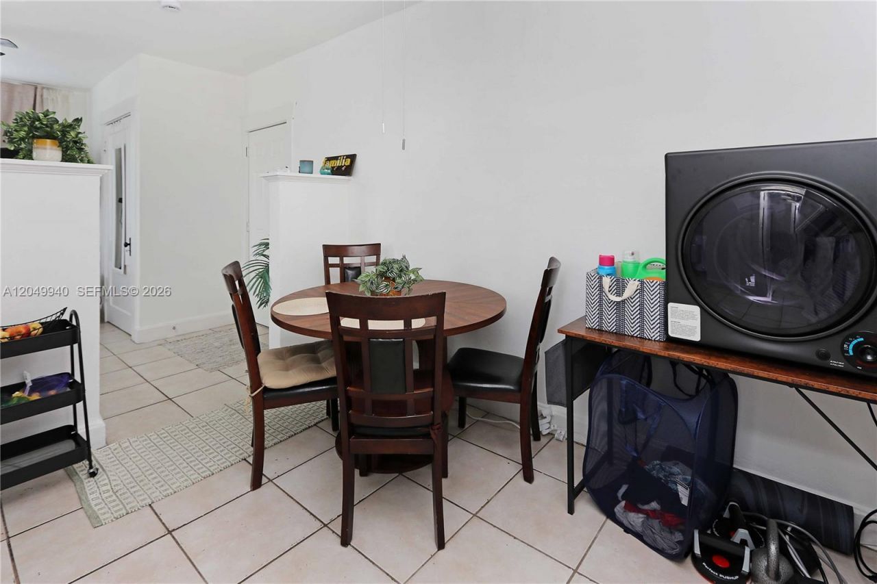 1563 SW 2nd St , Miami, FL 33135 Photo