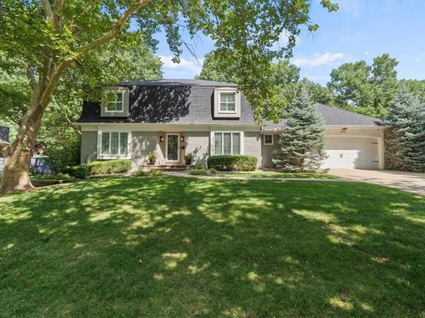 2700 W 104th Terrace, Leawood, KS 66206