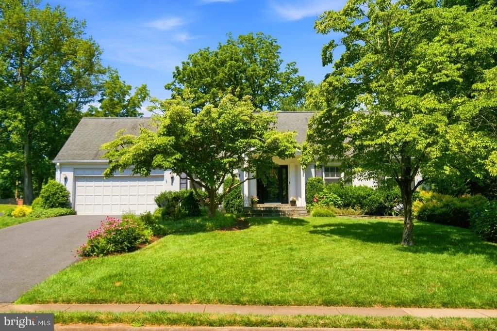 1322 Timberly Lane, McLean, VA 22102 Main Photo