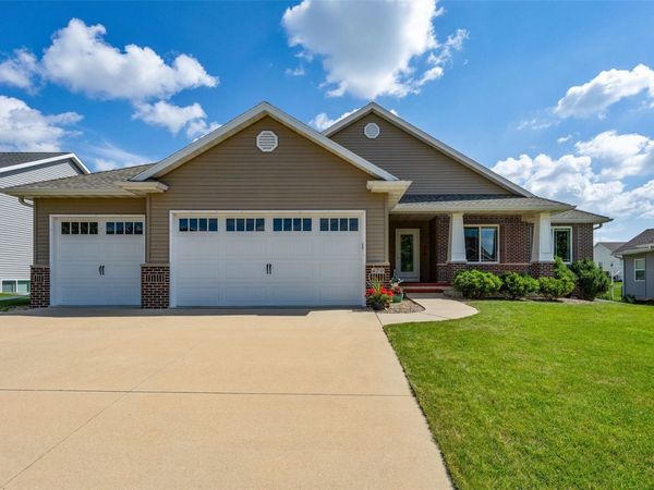 470 Oak Park Circle, Marion, IA 52302