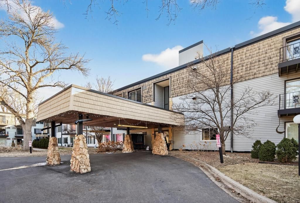 181 Little Canada Road E, Little Canada, MN 55117