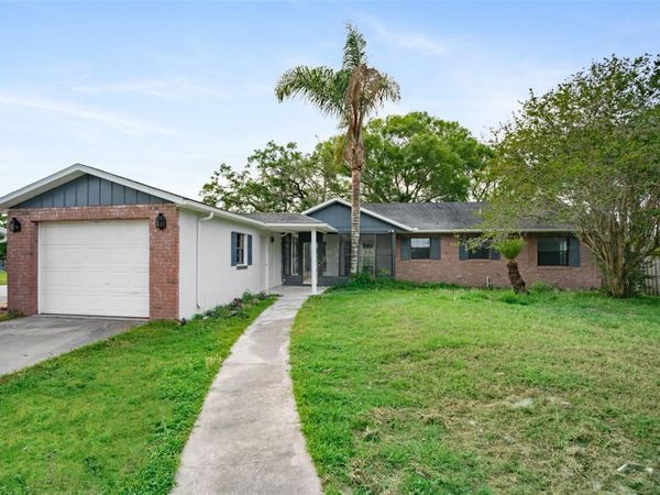 28046 LOIS DRIVE , TAVARES, FL 32778