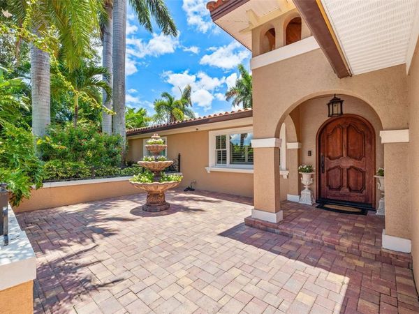 1124 SEVILLE LANE NE, ST PETERSBURG, FL 33704