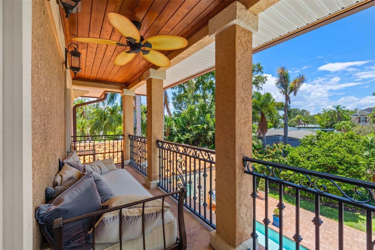 1124 Seville Lane Ne, Saint Petersburg, FL 33704 Photo
