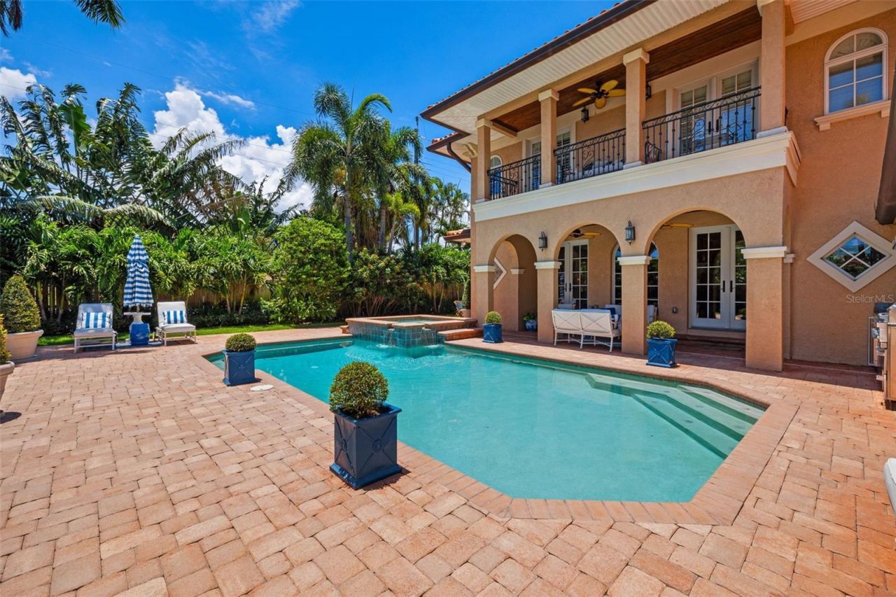 1124 Seville Lane Ne, Saint Petersburg, FL 33704 Photo