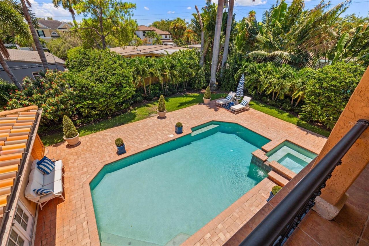 1124 Seville Lane Ne, Saint Petersburg, FL 33704 Photo