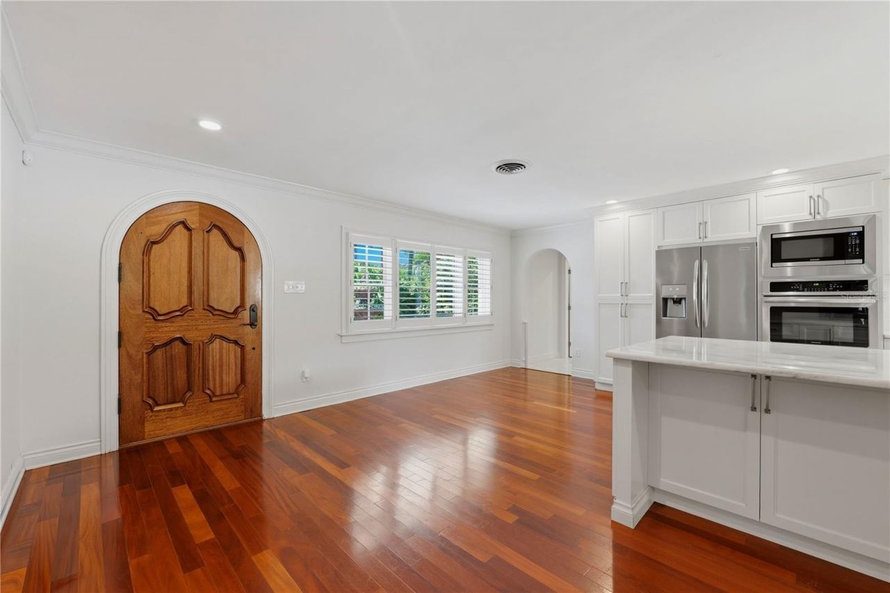 1124 Seville Lane Ne, Saint Petersburg, FL 33704 Photo