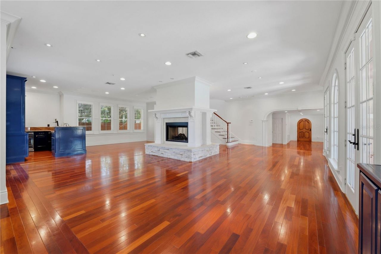 1124 Seville Lane Ne, Saint Petersburg, FL 33704 Photo