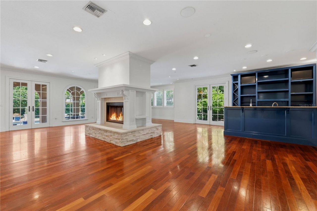 1124 Seville Lane Ne, Saint Petersburg, FL 33704 Photo