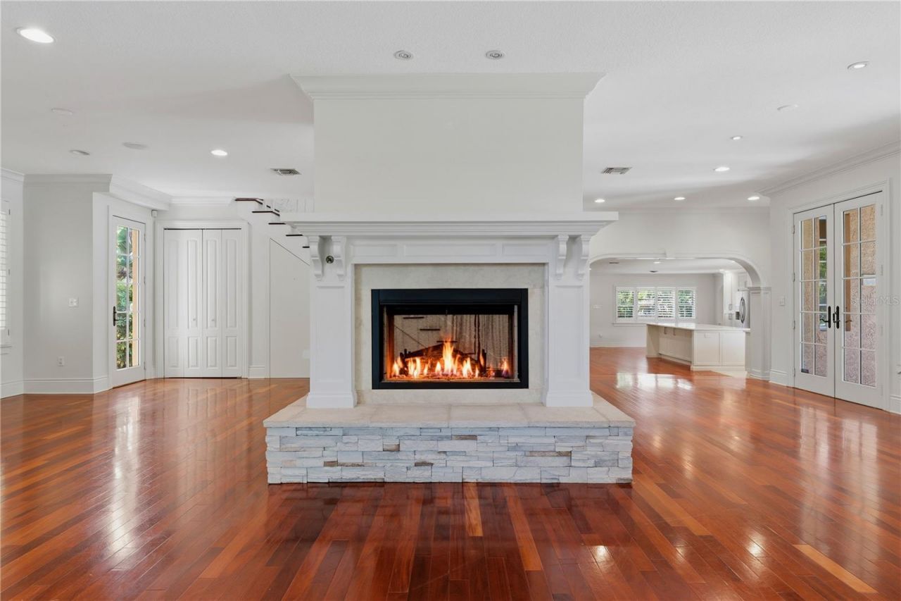 1124 Seville Lane Ne, Saint Petersburg, FL 33704 Photo