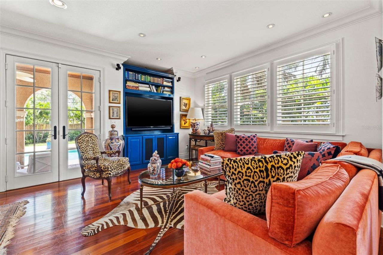 1124 Seville Lane Ne, Saint Petersburg, FL 33704 Photo